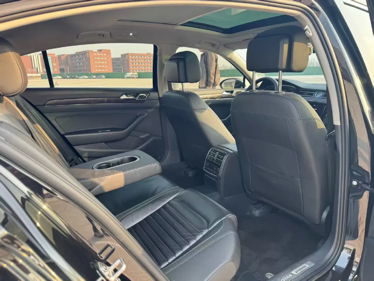 2019 Volkswagen Magotan 2.0T 186HP L4 7DCT,autocango,china used car exporter,china ev exporter,chinese used car exporter,chinese used ev exporter