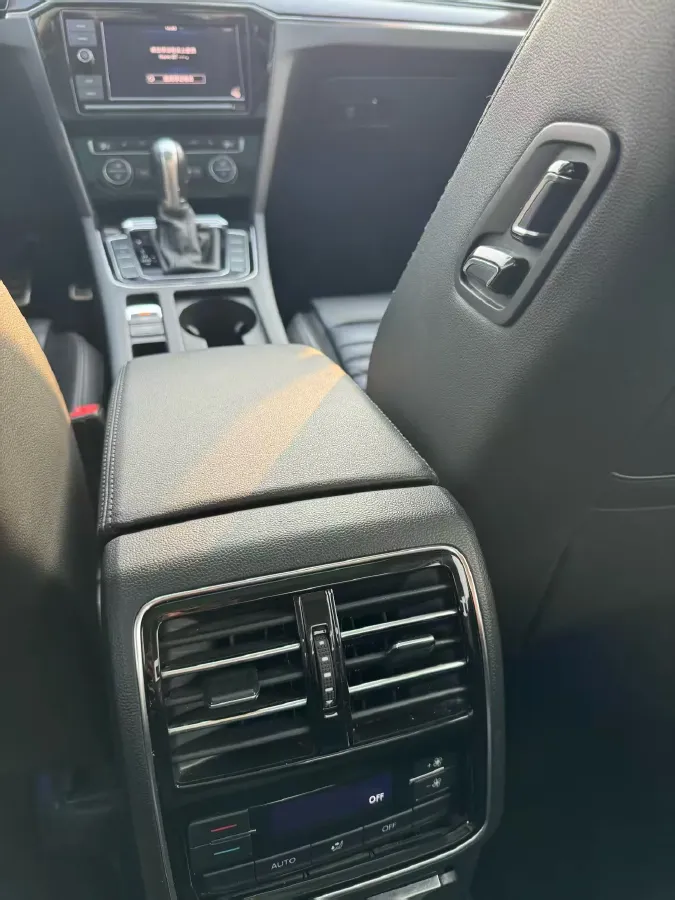 2019 Volkswagen Magotan 2.0T 186HP L4 7DCT,autocango,china used car exporter,china ev exporter,chinese used car exporter,chinese used ev exporter