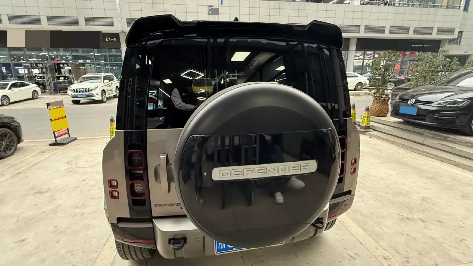 2022 Land Rover Defender 3.0T 400HP L6 8AT,autocango,china used car exporter,china ev exporter,chinese used car exporter,chinese used ev exporter