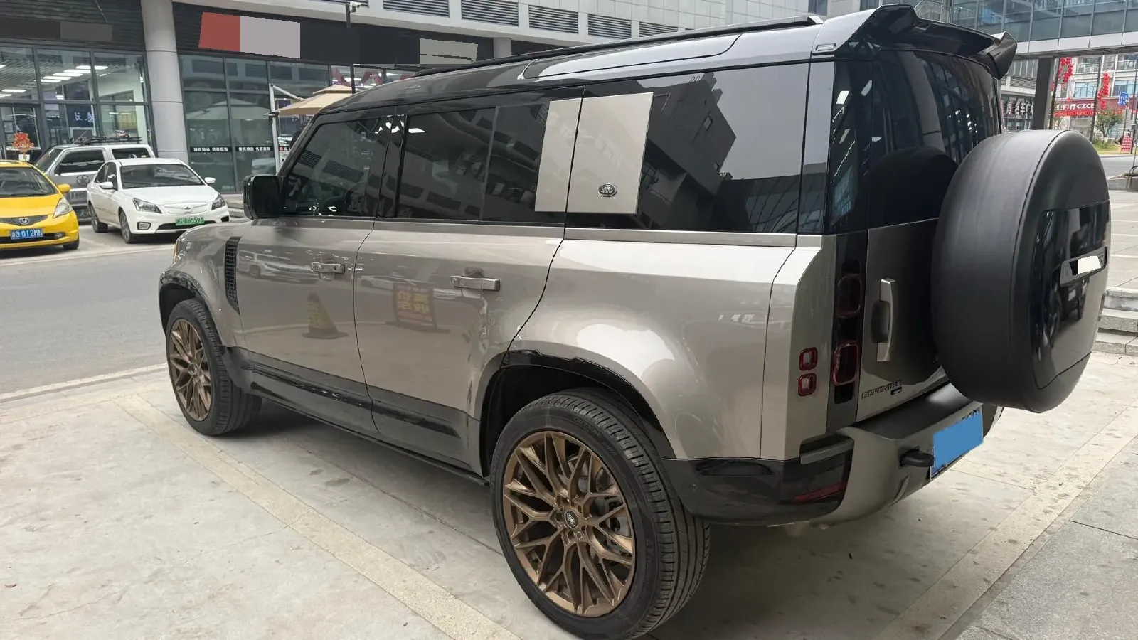 2022 Land Rover Defender 3.0T 400HP L6 8AT,autocango,china used car exporter,china ev exporter,chinese used car exporter,chinese used ev exporter