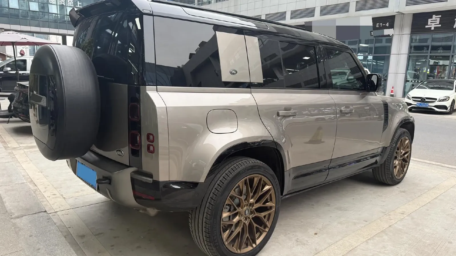 2022 Land Rover Defender 3.0T 400HP L6 8AT,autocango,china used car exporter,china ev exporter,chinese used car exporter,chinese used ev exporter