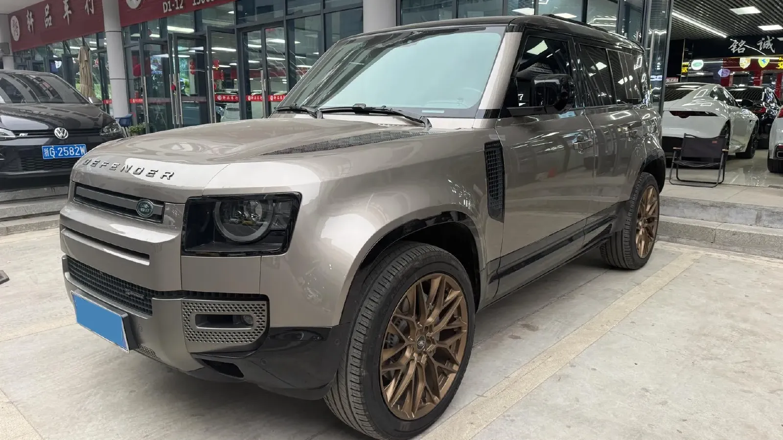 2022 Land Rover Defender 3.0T 400HP L6 8AT,autocango,china used car exporter,china ev exporter,chinese used car exporter,chinese used ev exporter