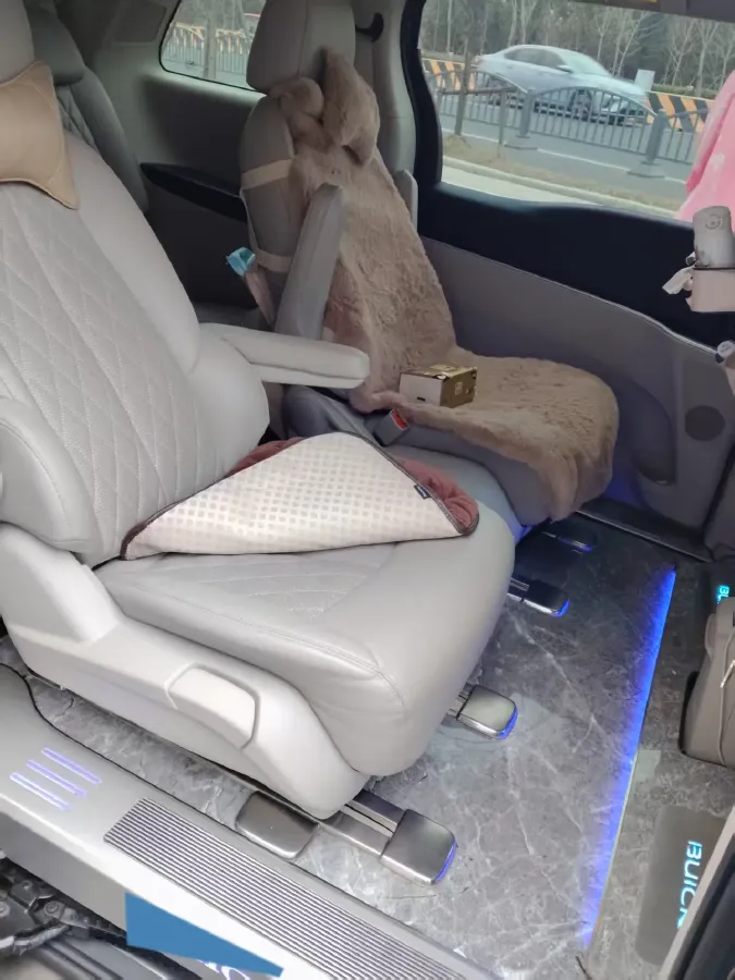 2023 Buick GL8 2.0T 237HP L4 9AT,autocango,china used car exporter,china ev exporter,chinese used car exporter,chinese used ev exporter