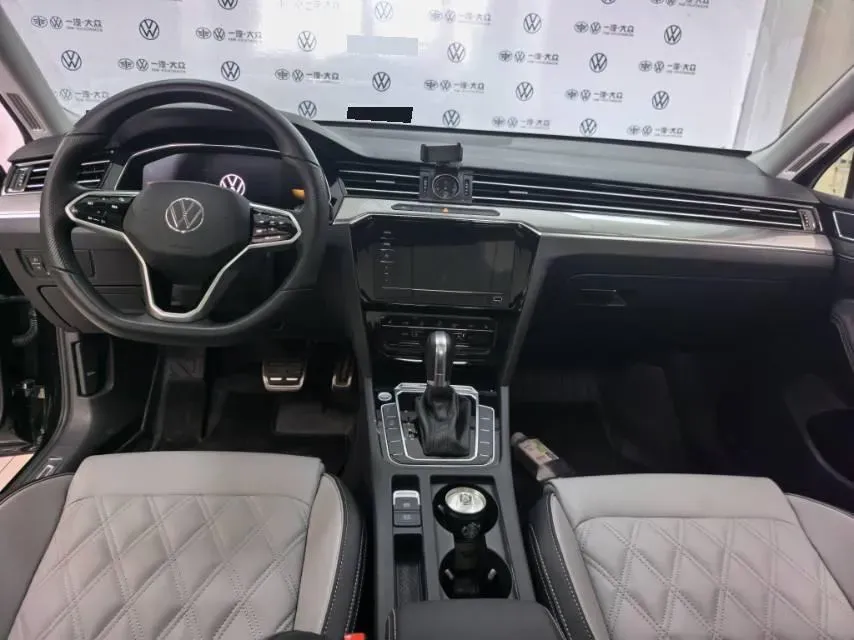 2023 Volkswagen Magotan 2.0T 186HP L4 7DCT,autocango,china used car exporter,china ev exporter,chinese used car exporter,chinese used ev exporter