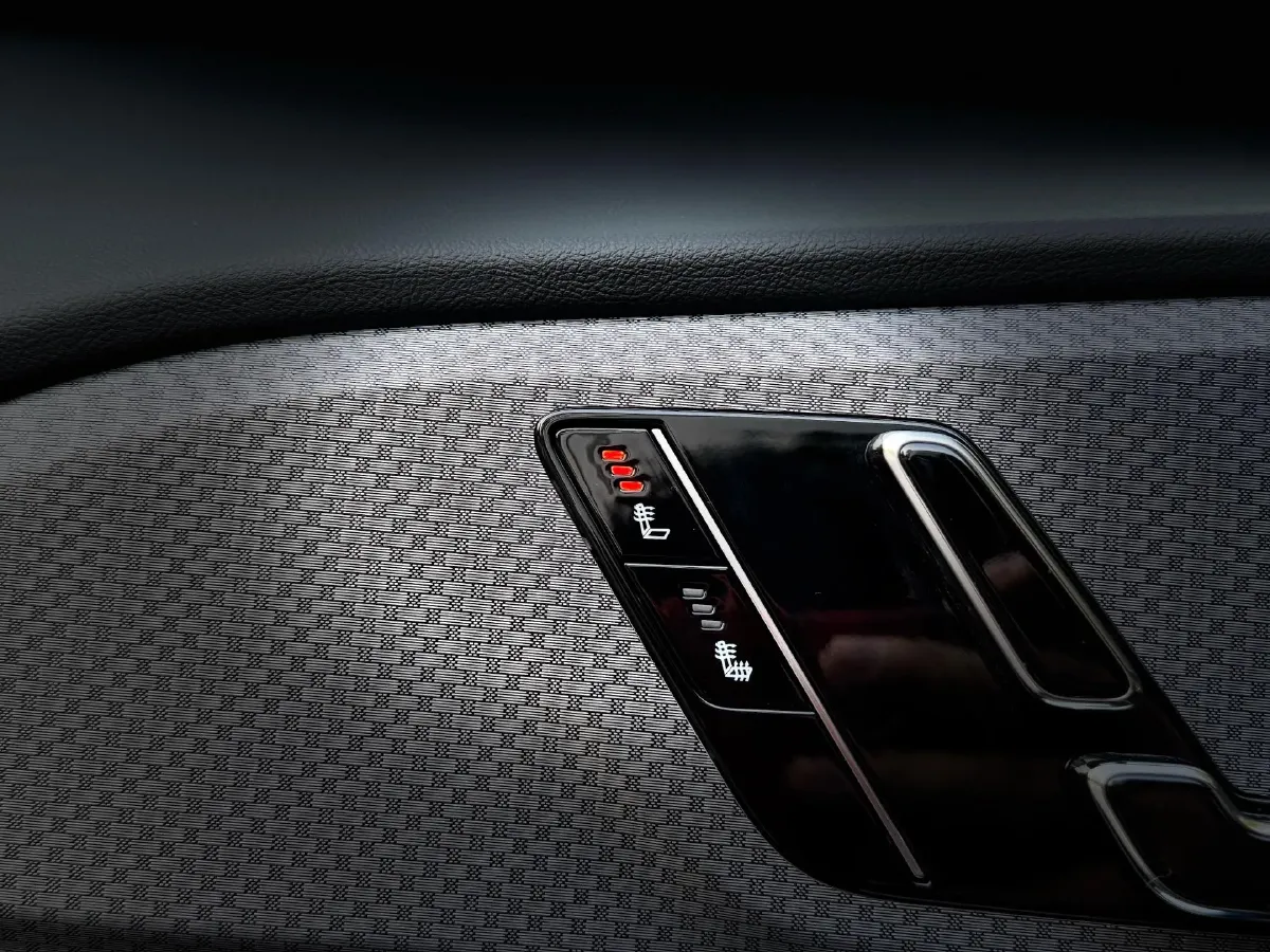 2025 Cadillac XT5 2.0T 237HP L4 9AT,autocango,china used car exporter,china ev exporter,chinese used car exporter,chinese used ev exporter