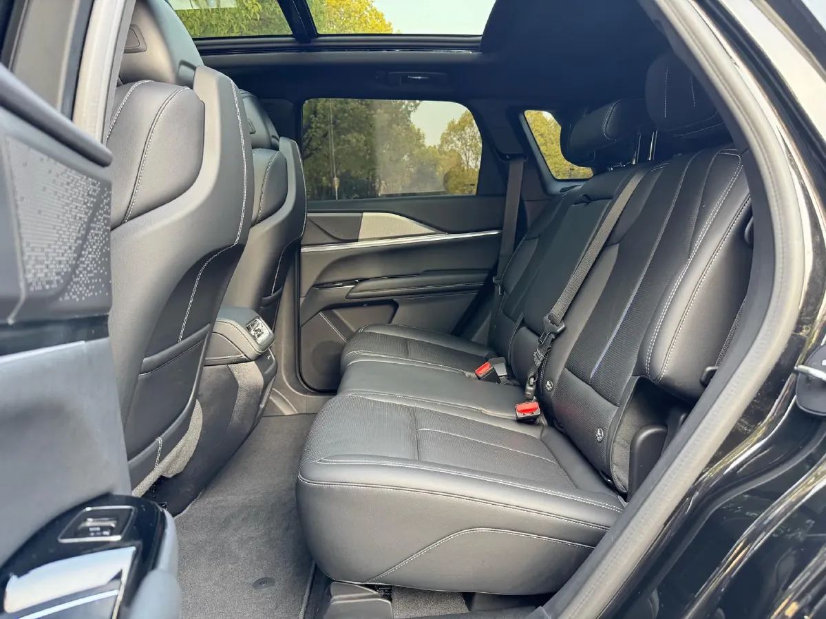 2025 Cadillac XT5 2.0T 237HP L4 9AT,autocango,china used car exporter,china ev exporter,chinese used car exporter,chinese used ev exporter