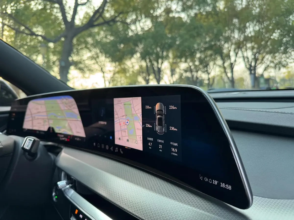 2025 Cadillac XT5 2.0T 237HP L4 9AT,autocango,china used car exporter,china ev exporter,chinese used car exporter,chinese used ev exporter