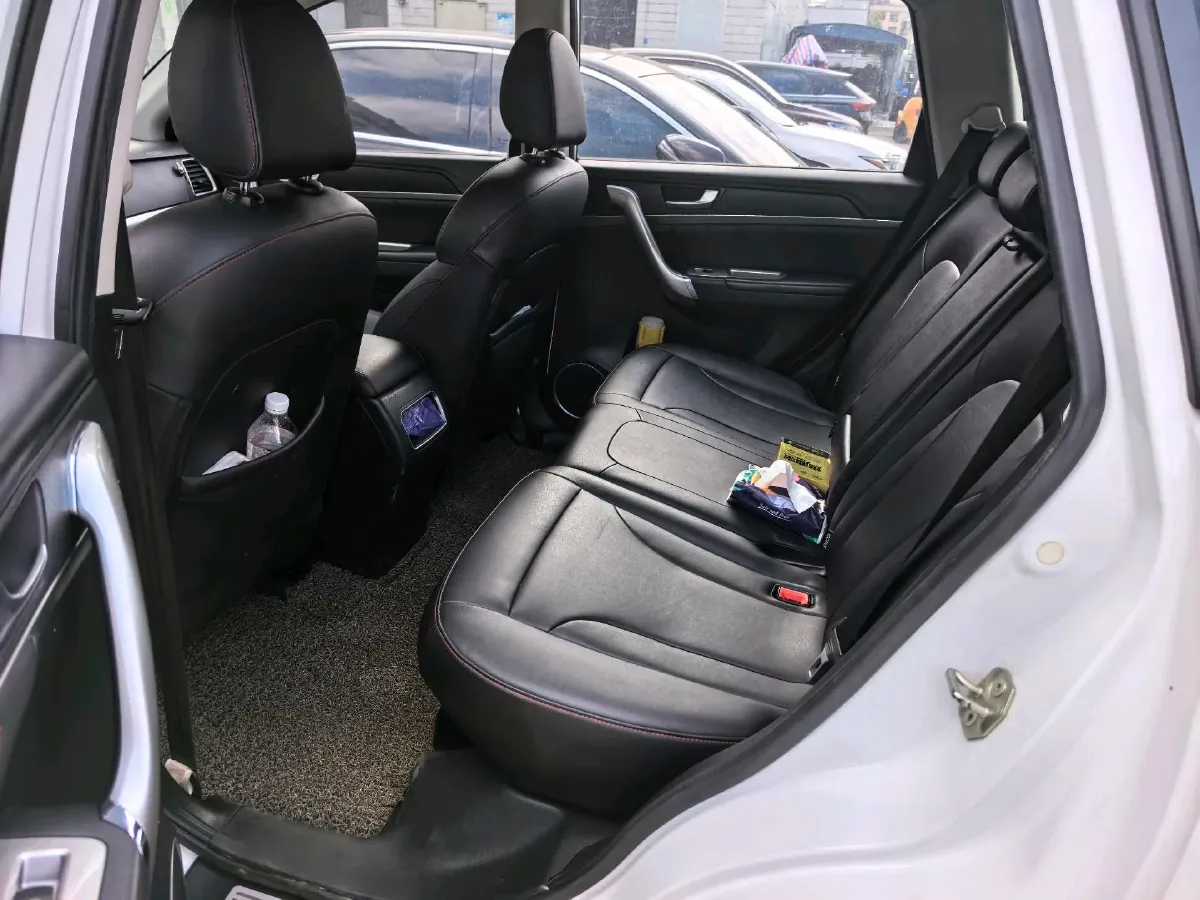 2017 Haval M6 1.5T 150HP L4 6AT,autocango,china used car exporter,china ev exporter,chinese used car exporter,chinese used ev exporter