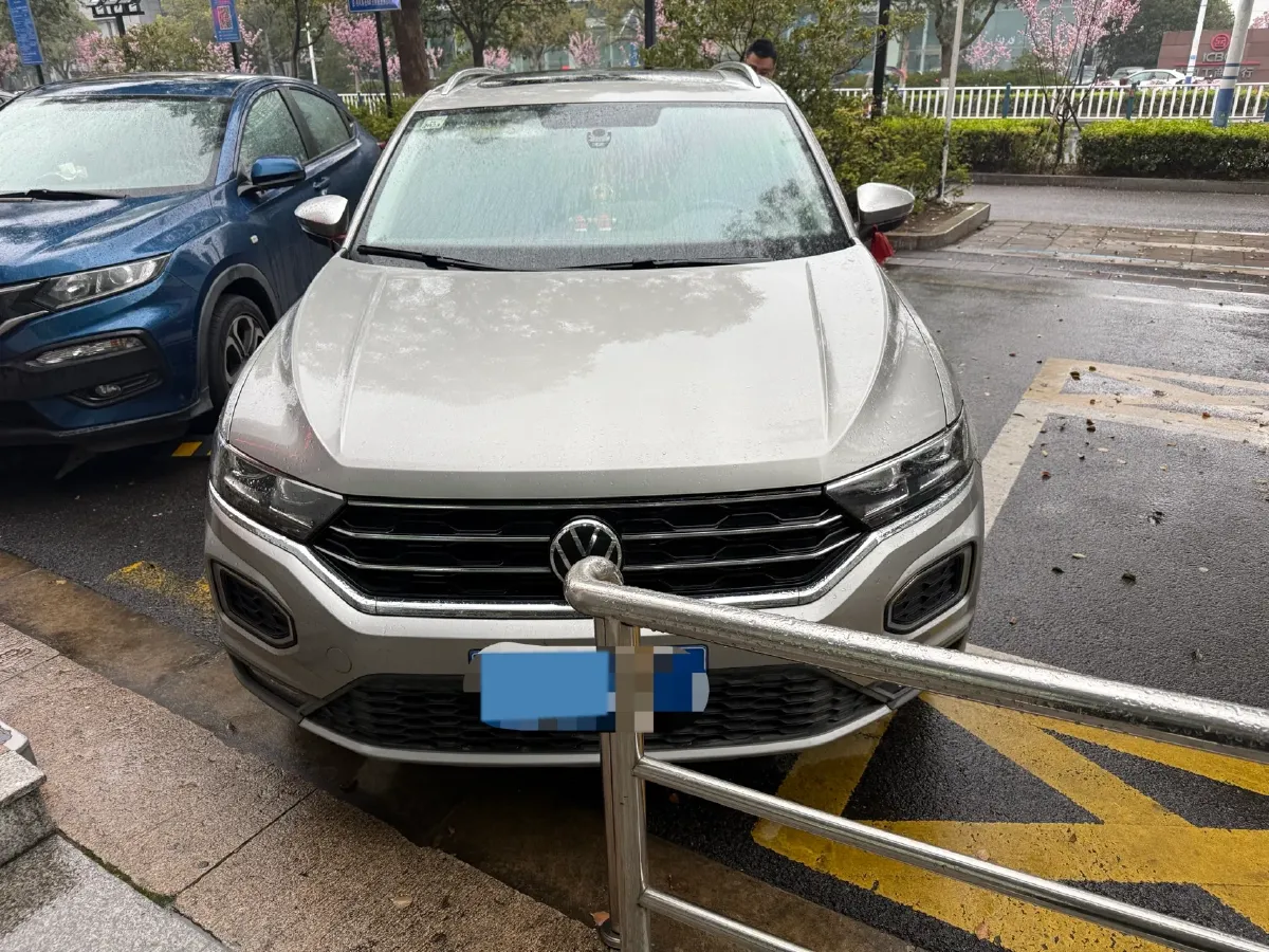 2021 Volkswagen T-Roc 1.4T 150HP L4 7DCT,autocango,china used car exporter,china ev exporter,chinese used car exporter,chinese used ev exporter