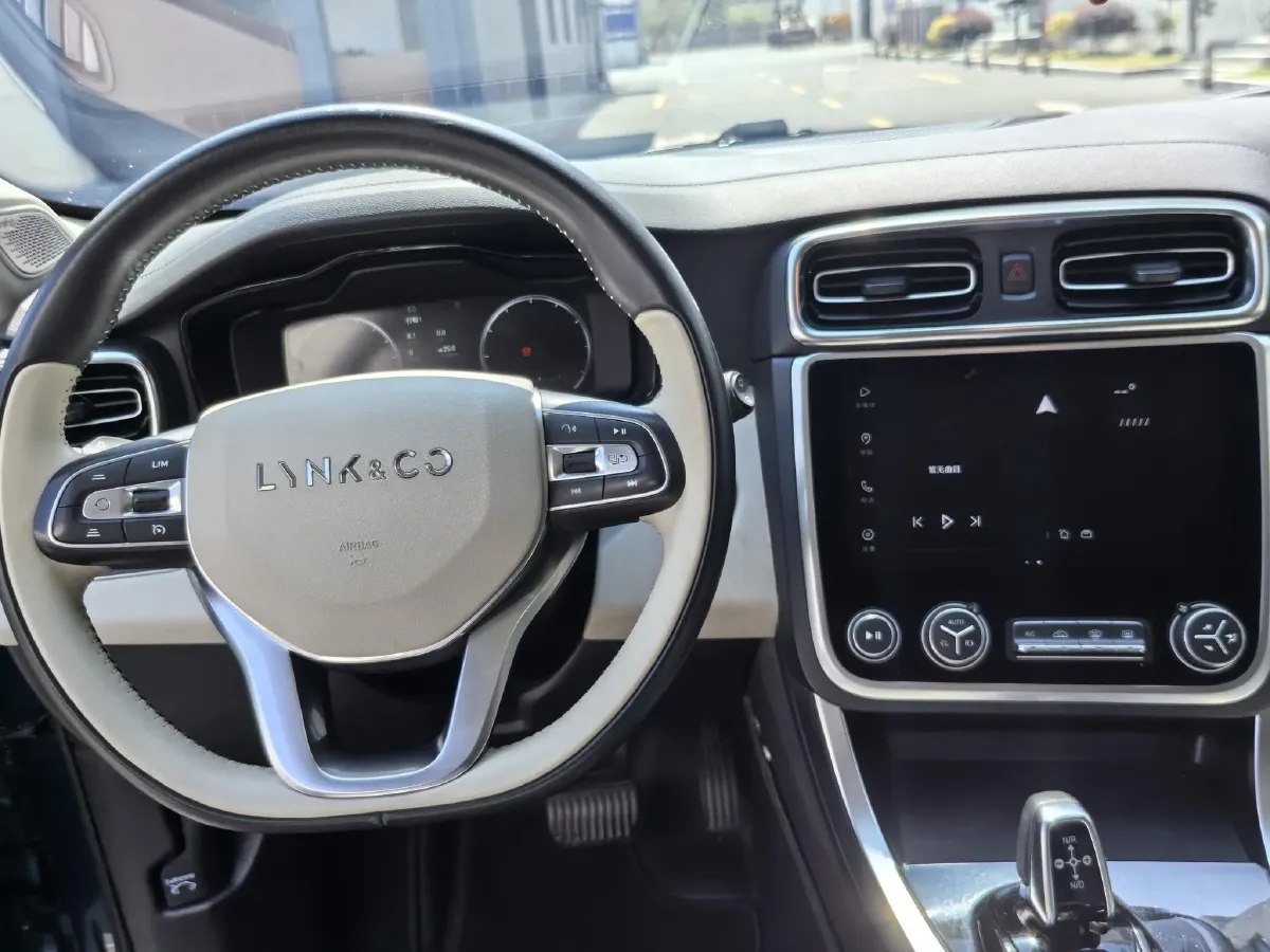 2019 LYNK&CO 01 2.0T 190HP L4 6AT,autocango,china used car exporter,china ev exporter,chinese used car exporter,chinese used ev exporter