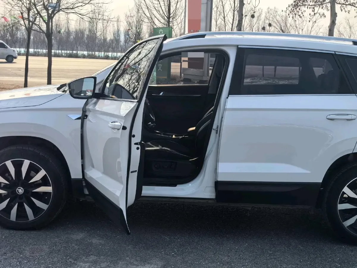 2020 Skoda Karoq 1.4T 150HP L4 7DCT,autocango,china used car exporter,china ev exporter,chinese used car exporter,chinese used ev exporter