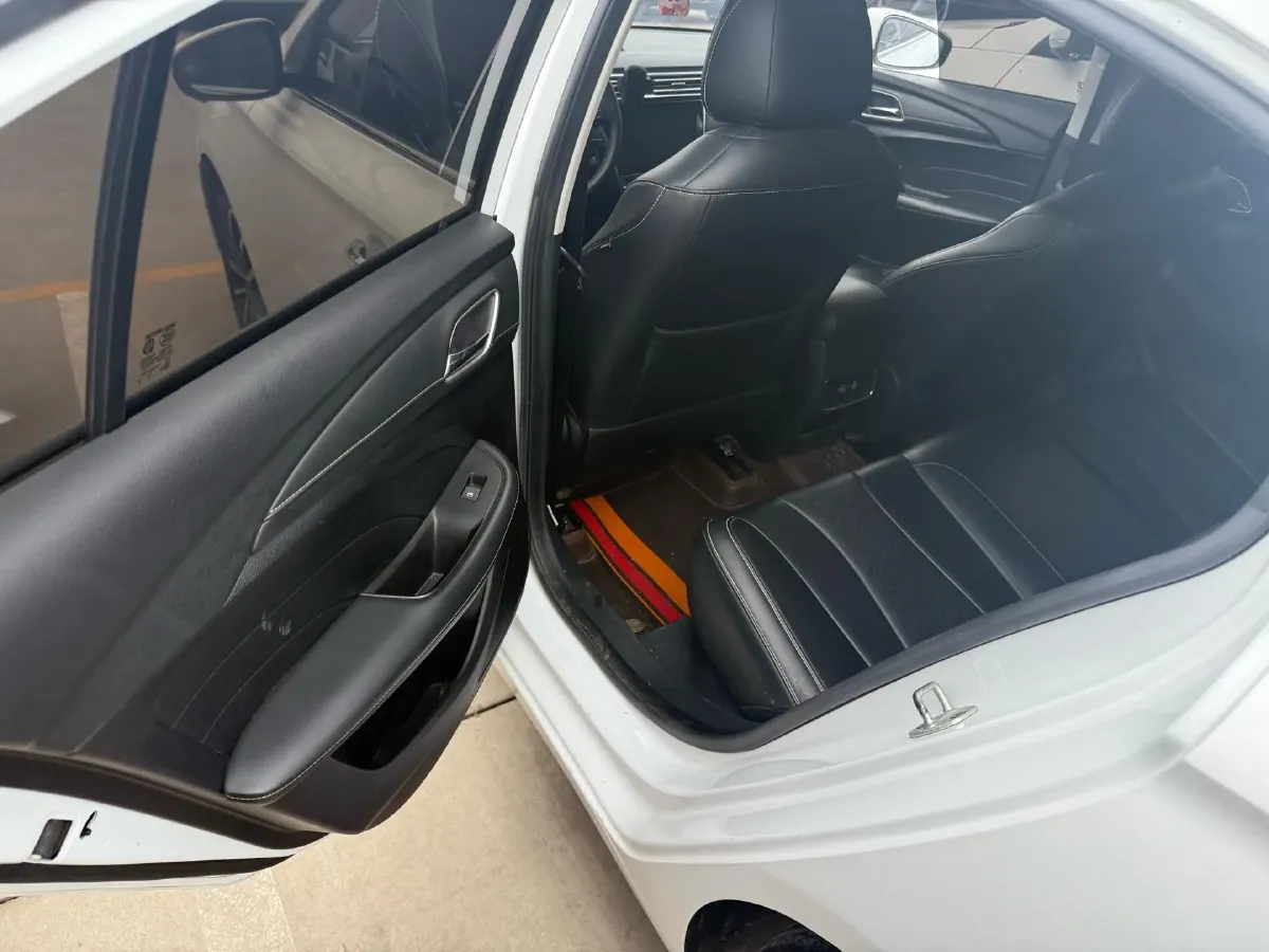 2020 Roewe i5 1.5L 120HP L4 CVT,autocango,china used car exporter,china ev exporter,chinese used car exporter,chinese used ev exporter