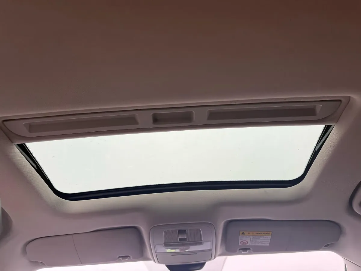 2020 Roewe i5 1.5L 120HP L4 CVT,autocango,china used car exporter,china ev exporter,chinese used car exporter,chinese used ev exporter