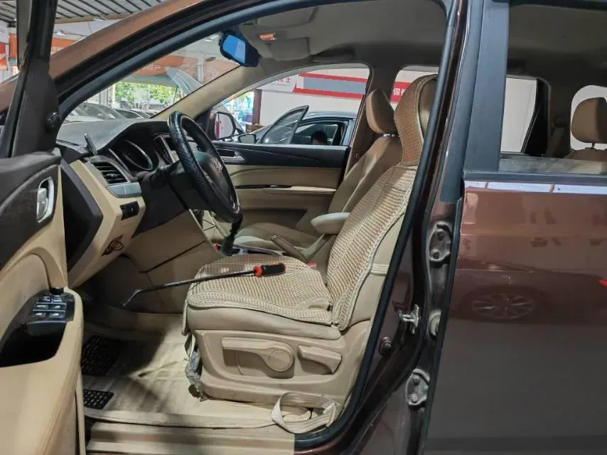 2019 BaoJun 730 1.5L 105HP L4 6MT,autocango,china used car exporter,china ev exporter,chinese used car exporter,chinese used ev exporter