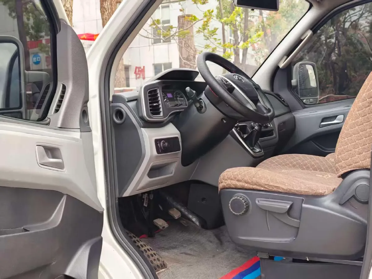 2021 MAXUS XinTu V80 2.0T 139HP L4 6MT,autocango,china used car exporter,china ev exporter,chinese used car exporter,chinese used ev exporter