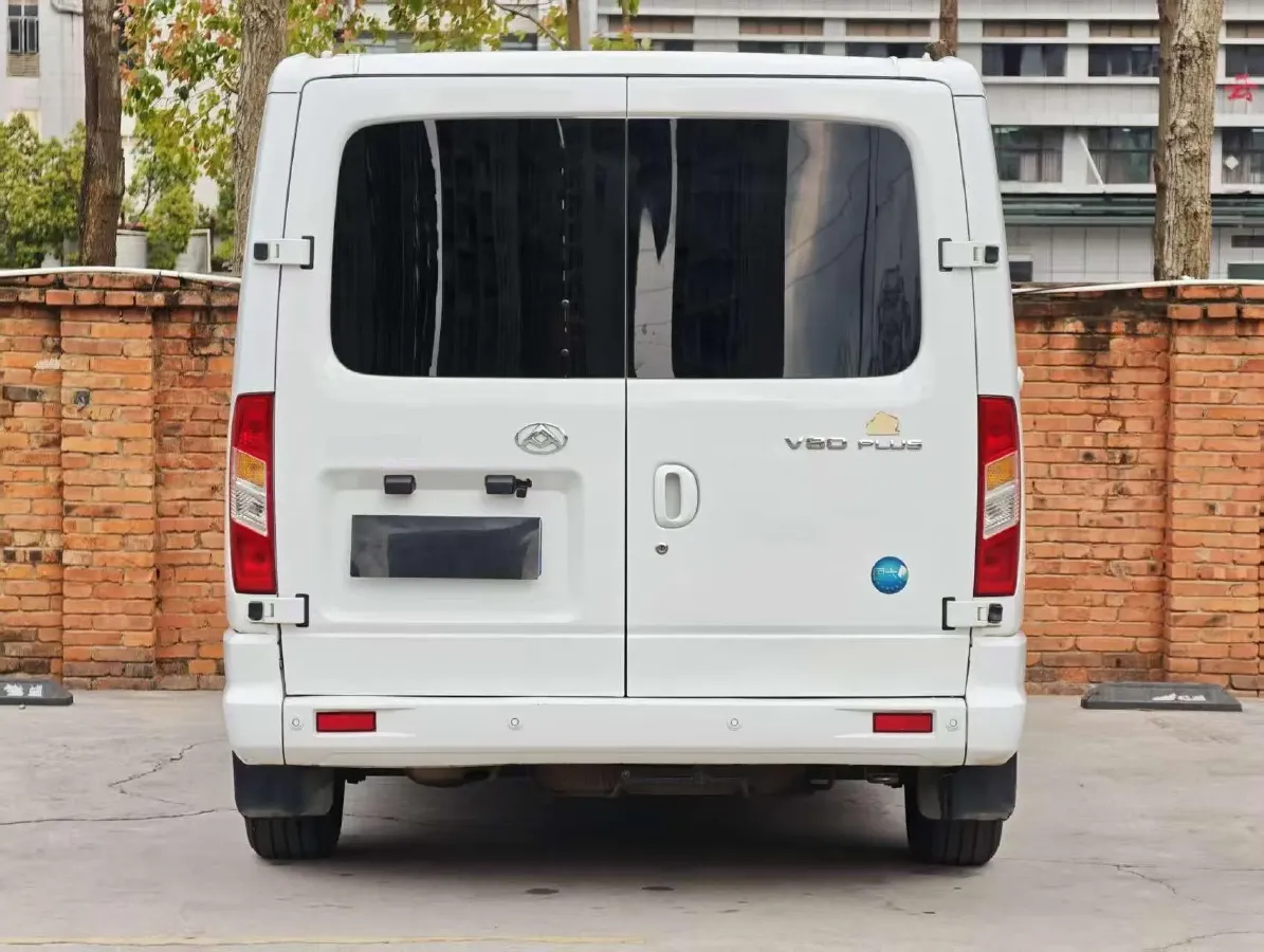 2021 MAXUS XinTu V80 2.0T 139HP L4 6MT,autocango,china used car exporter,china ev exporter,chinese used car exporter,chinese used ev exporter