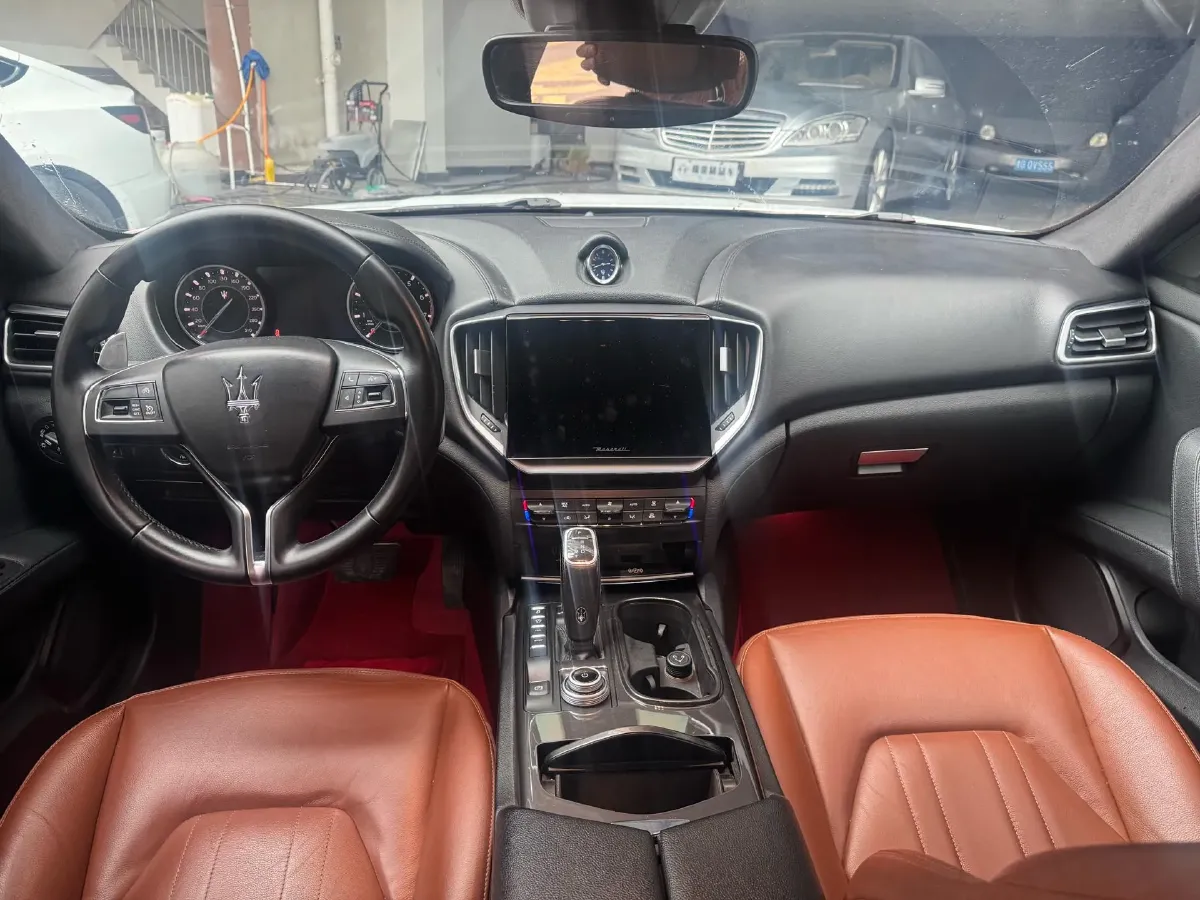 2021 Maserati Ghibli 2.0T 330HP L4 8AT,autocango,china used car exporter,china ev exporter,chinese used car exporter,chinese used ev exporter