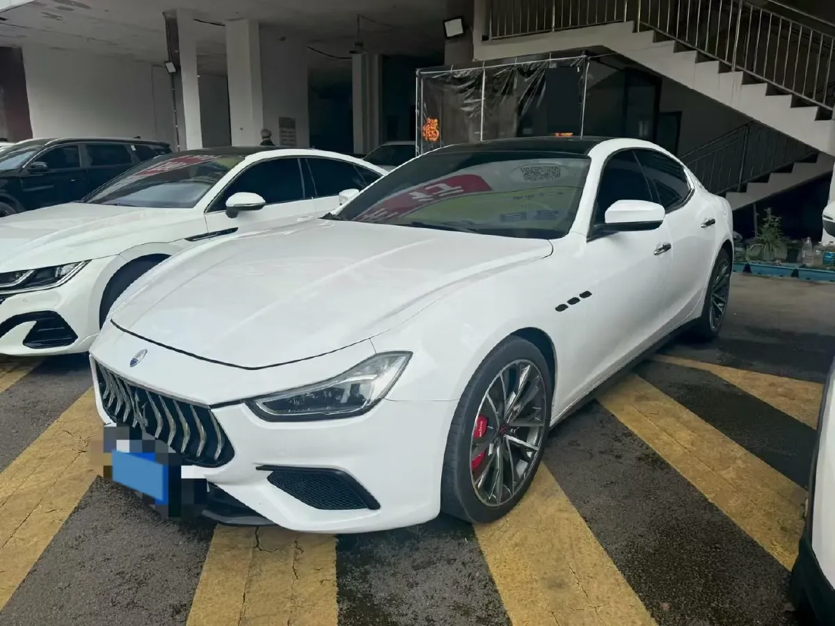 2021 Maserati Ghibli 2.0T 330HP L4 8AT,autocango,china used car exporter,china ev exporter,chinese used car exporter,chinese used ev exporter