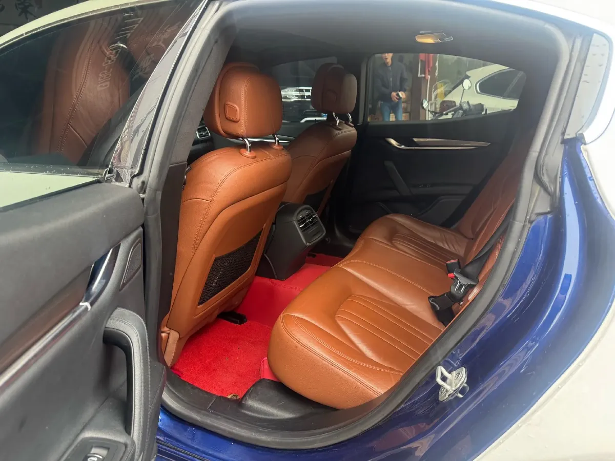 2021 Maserati Ghibli 2.0T 330HP L4 8AT,autocango,china used car exporter,china ev exporter,chinese used car exporter,chinese used ev exporter