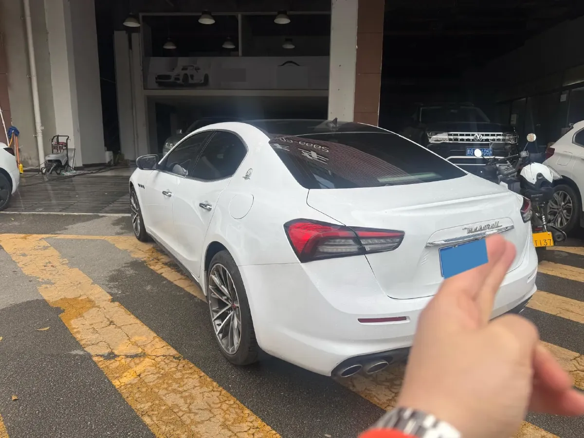 2021 Maserati Ghibli 2.0T 330HP L4 8AT,autocango,china used car exporter,china ev exporter,chinese used car exporter,chinese used ev exporter