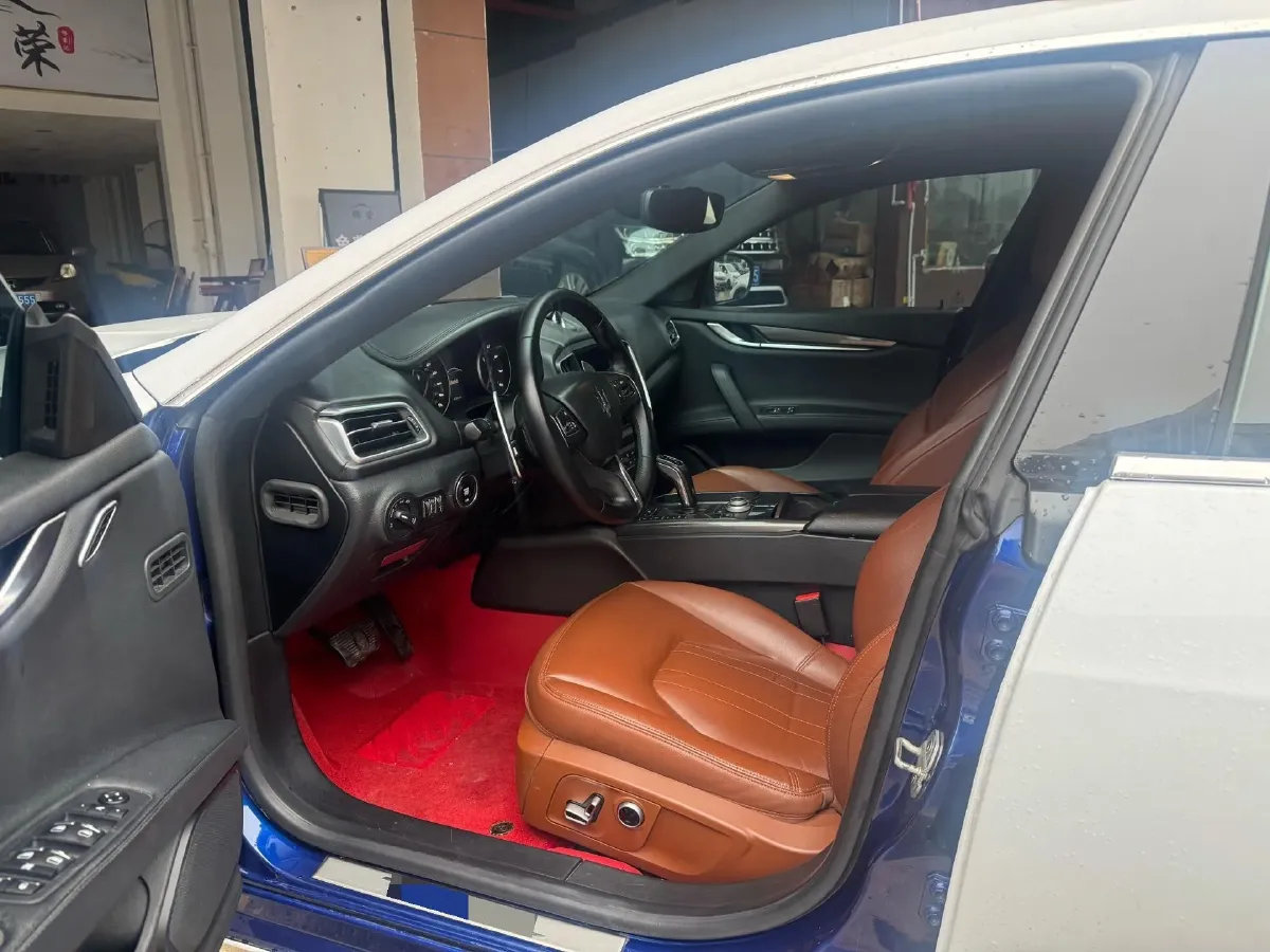 2021 Maserati Ghibli 2.0T 330HP L4 8AT,autocango,china used car exporter,china ev exporter,chinese used car exporter,chinese used ev exporter