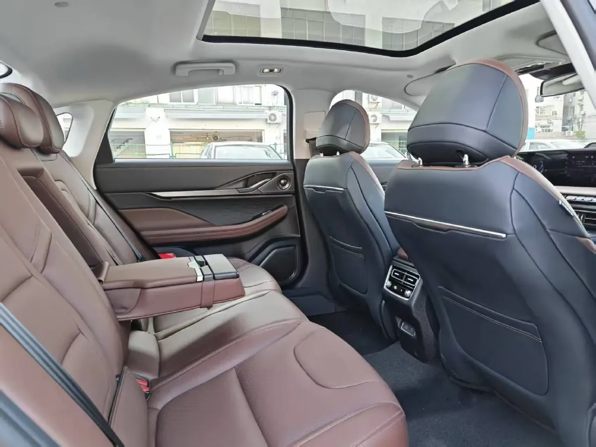 2025 Lincoln Z 2.0T 294HP L4 E-CVT Hybrid,autocango,china used car exporter,china ev exporter,chinese used car exporter,chinese used ev exporter