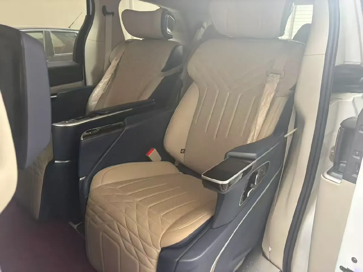 2023 Buick GL8 2.0T 237HP L4 9AT,autocango,china used car exporter,china ev exporter,chinese used car exporter,chinese used ev exporter