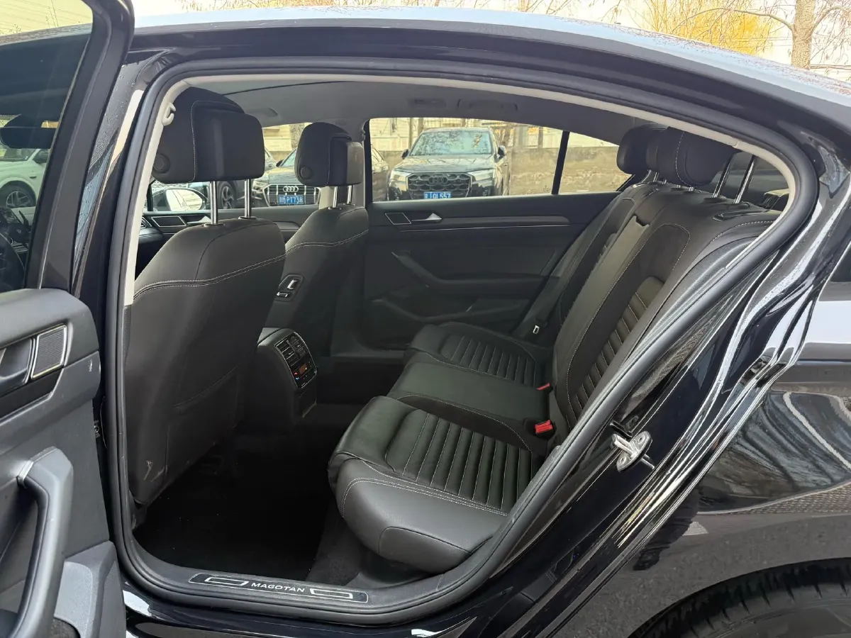 2020 Volkswagen Magotan 2.0T 186HP L4 7DCT,autocango,china used car exporter,china ev exporter,chinese used car exporter,chinese used ev exporter