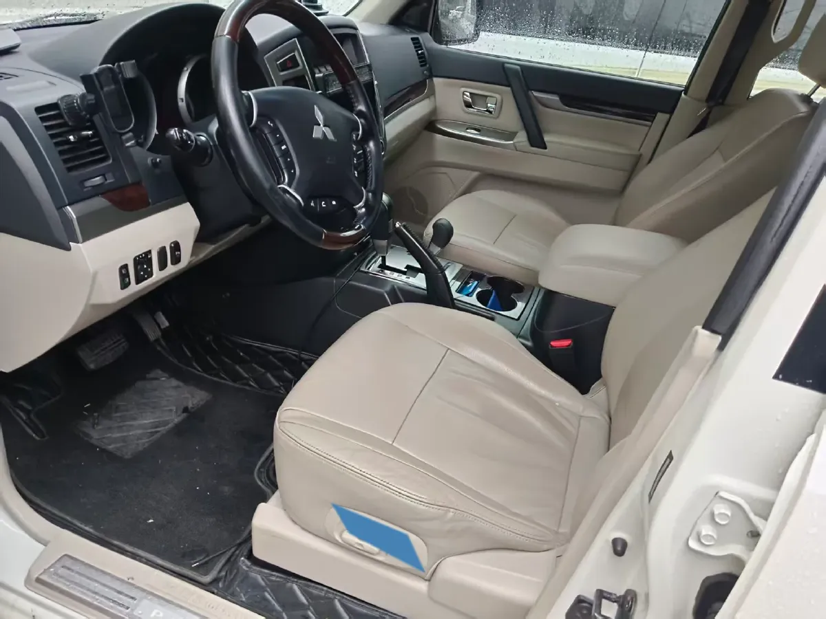 2018 Mitsubishi Pajero 3.0L 174HP V6 5AT,autocango,china used car exporter,china ev exporter,chinese used car exporter,chinese used ev exporter