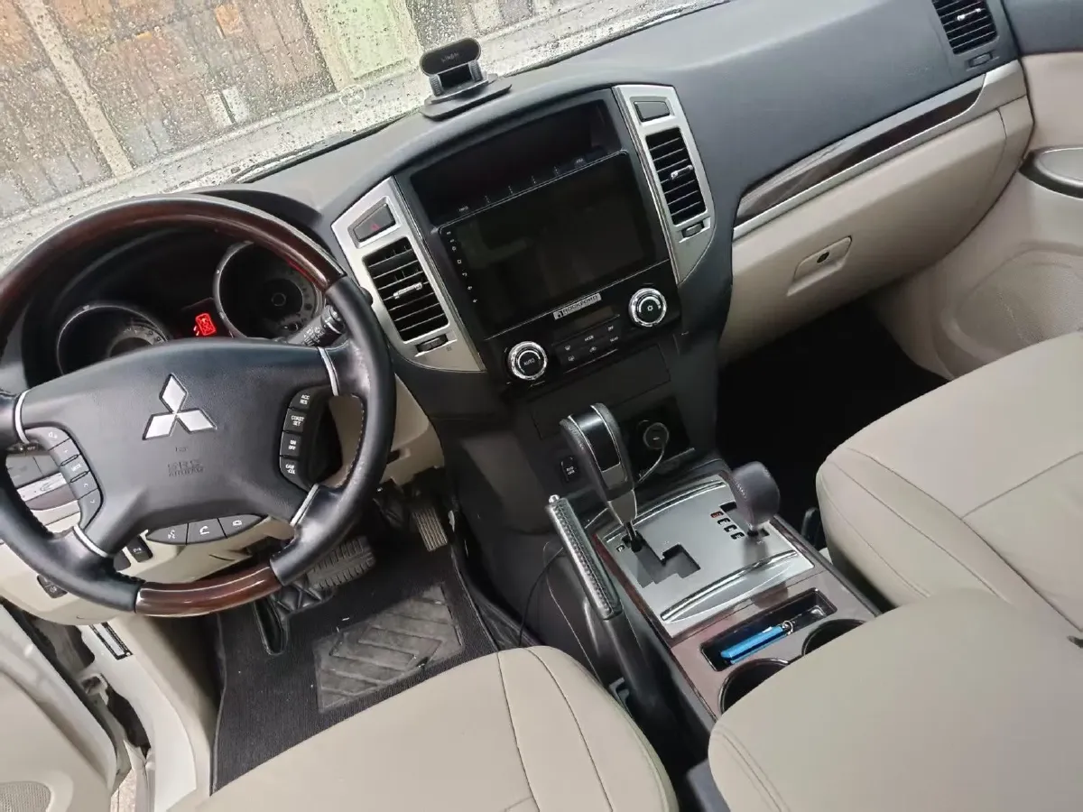 2018 Mitsubishi Pajero 3.0L 174HP V6 5AT,autocango,china used car exporter,china ev exporter,chinese used car exporter,chinese used ev exporter