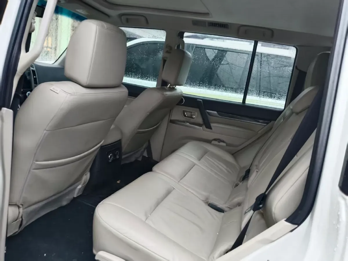 2018 Mitsubishi Pajero 3.0L 174HP V6 5AT,autocango,china used car exporter,china ev exporter,chinese used car exporter,chinese used ev exporter