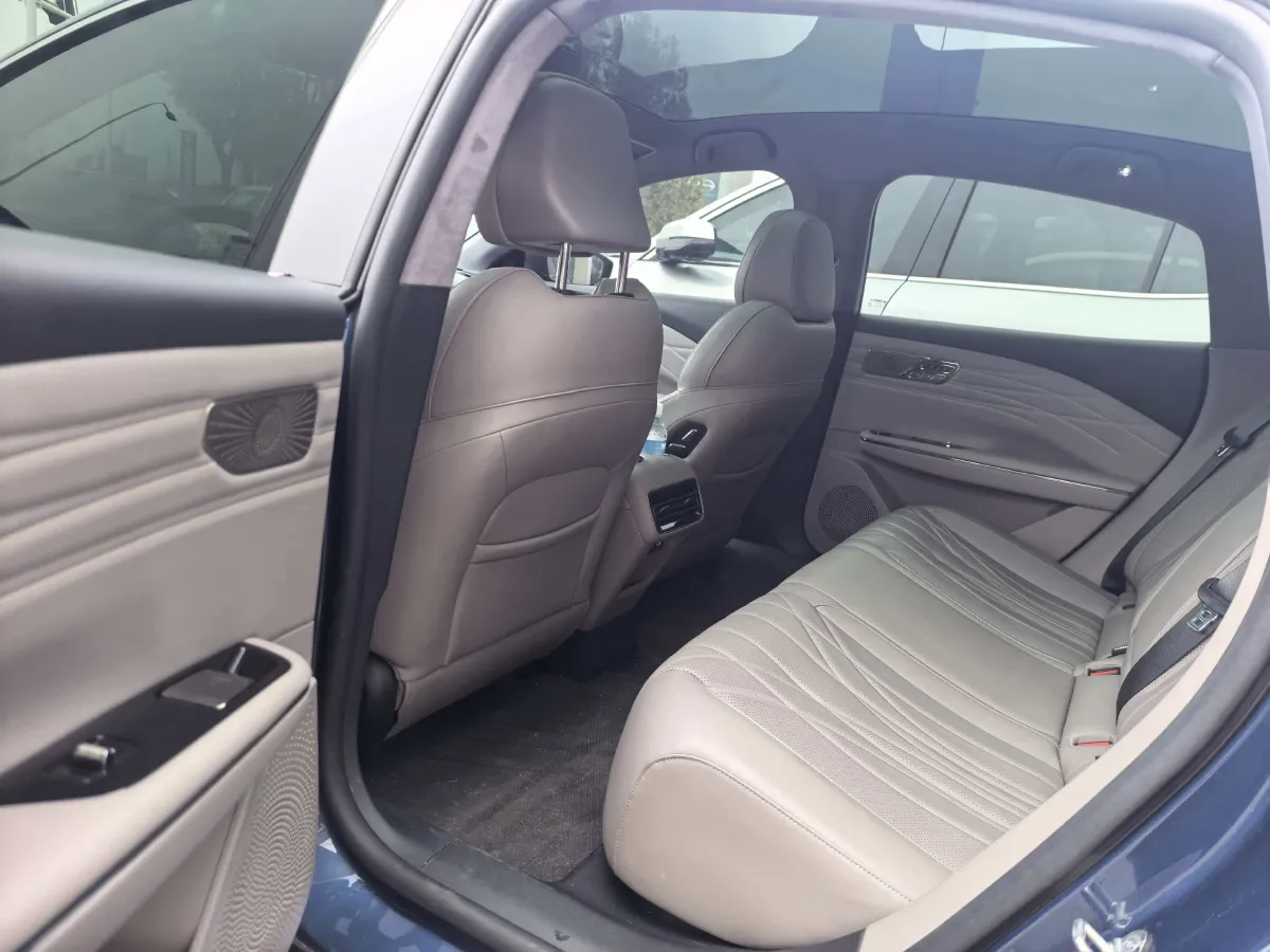 2025 Geely Galaxy Starshine 8 1.5T 163HP L4 3DHT PHEV 27.69KWH,autocango,china used car exporter,china ev exporter,chinese used car exporter,chinese used ev exporter