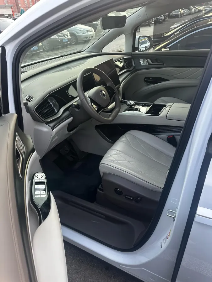 2022 Jaguar XFL 2.0T 250HP L4 8AT,autocango,china used car exporter,china ev exporter,chinese used car exporter,chinese used ev exporter