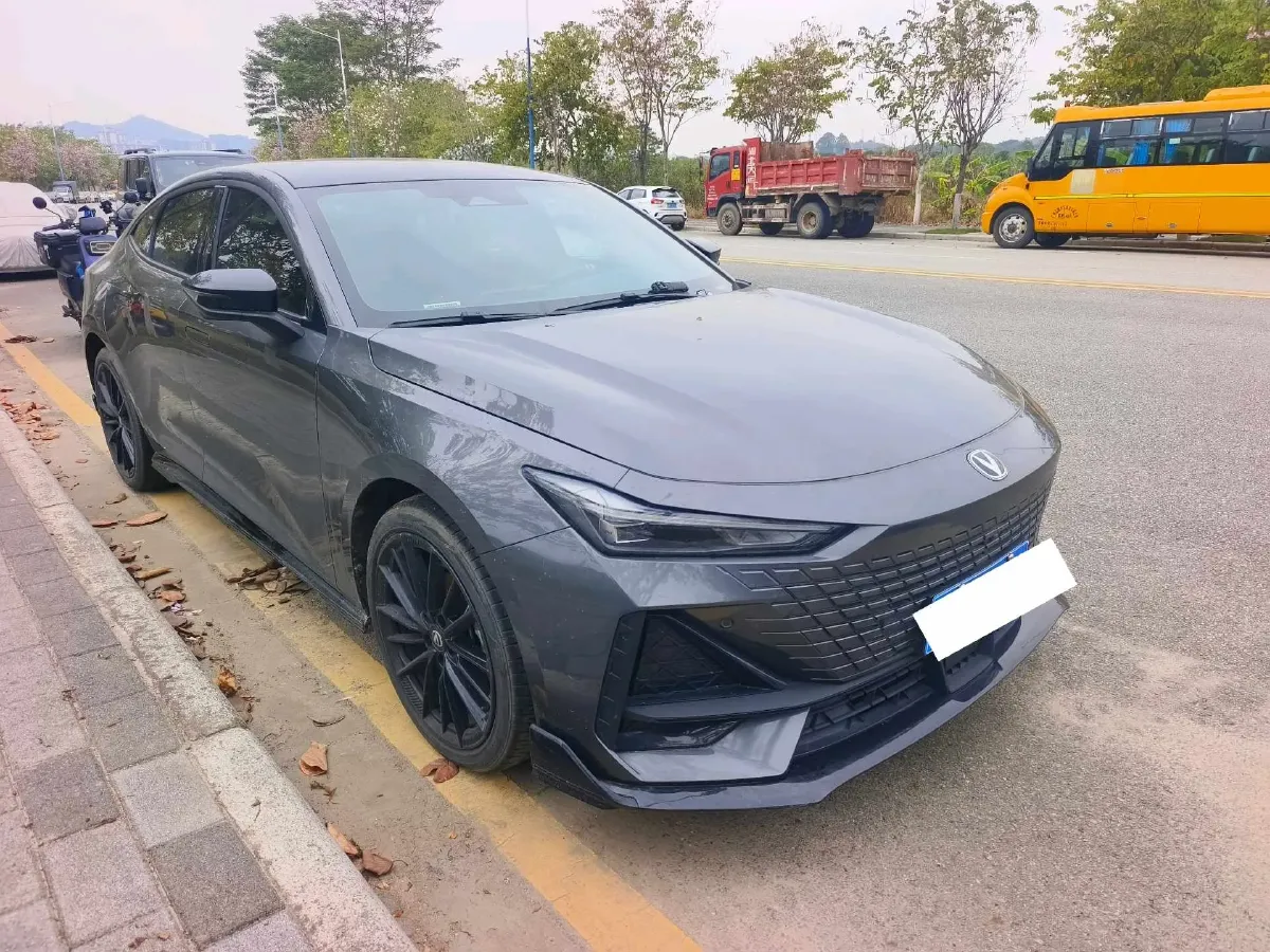 2023 ChangAn UNI-V 1.5T 188HP L4 7DCT,autocango,china used car exporter,china ev exporter,chinese used car exporter,chinese used ev exporter