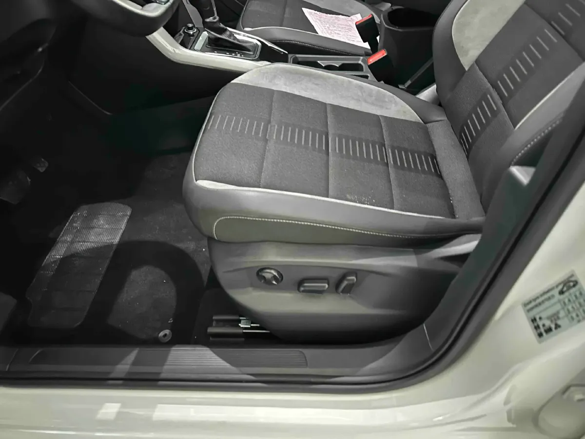 2021 Volkswagen T-Roc 1.4T 150HP L4 7DCT,autocango,china used car exporter,china ev exporter,chinese used car exporter,chinese used ev exporter