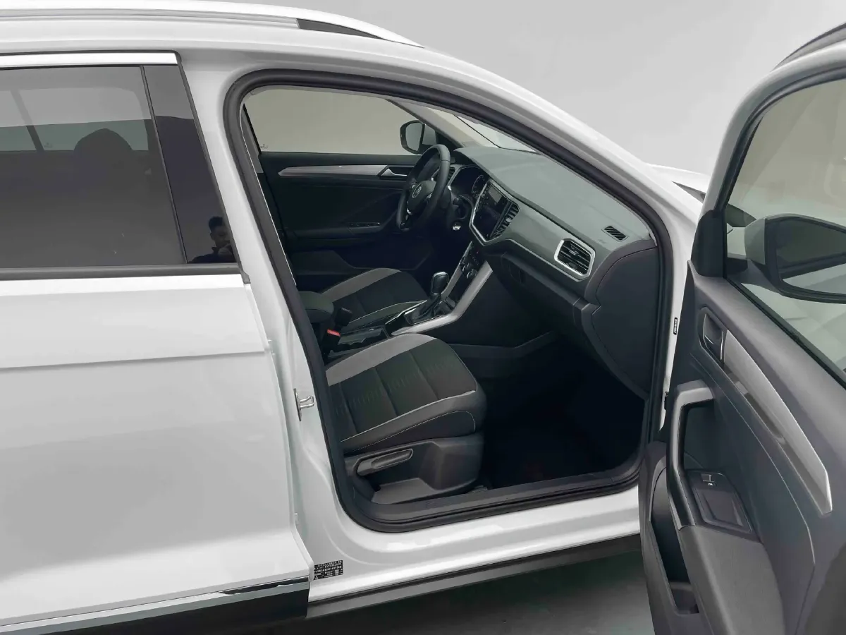2021 Volkswagen T-Roc 1.4T 150HP L4 7DCT,autocango,china used car exporter,china ev exporter,chinese used car exporter,chinese used ev exporter