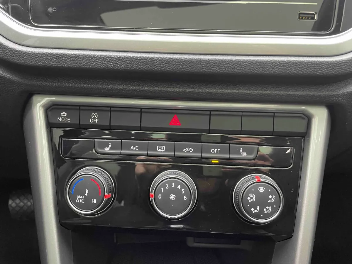 2021 Volkswagen T-Roc 1.4T 150HP L4 7DCT,autocango,china used car exporter,china ev exporter,chinese used car exporter,chinese used ev exporter