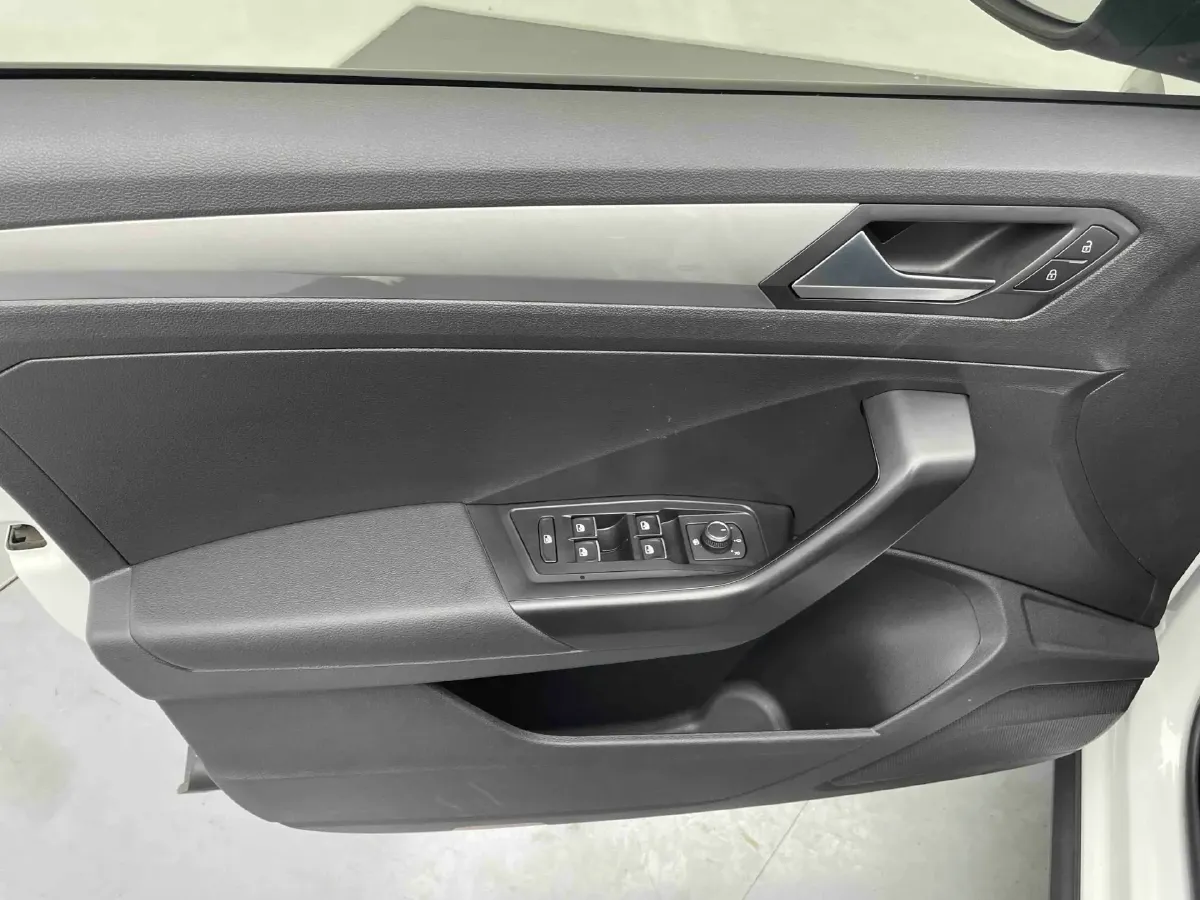 2021 Volkswagen T-Roc 1.4T 150HP L4 7DCT,autocango,china used car exporter,china ev exporter,chinese used car exporter,chinese used ev exporter