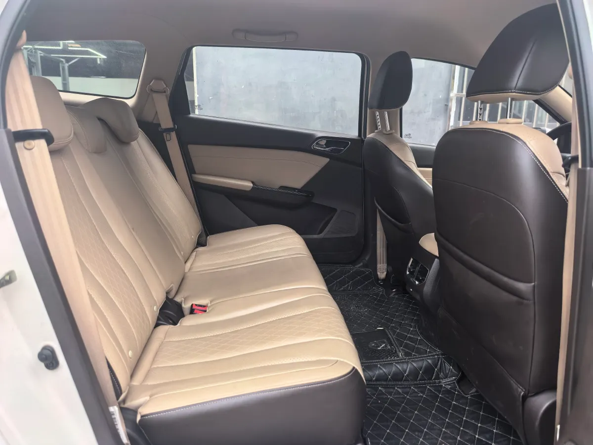 2017 BaoJun 310W 1.5L 112HP L4 6MT,autocango,china used car exporter,china ev exporter,chinese used car exporter,chinese used ev exporter