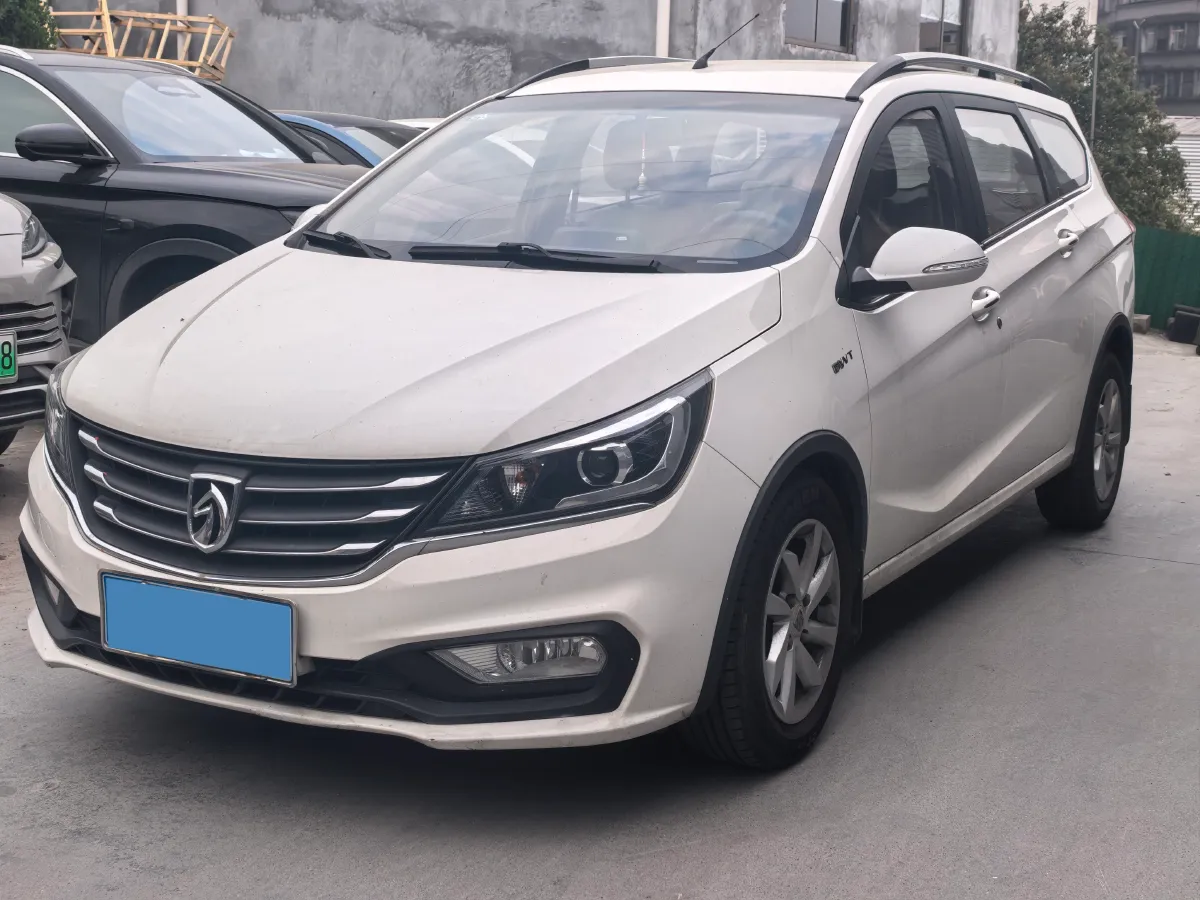 2017 BaoJun 310W 1.5L 112HP L4 6MT,autocango,china used car exporter,china ev exporter,chinese used car exporter,chinese used ev exporter
