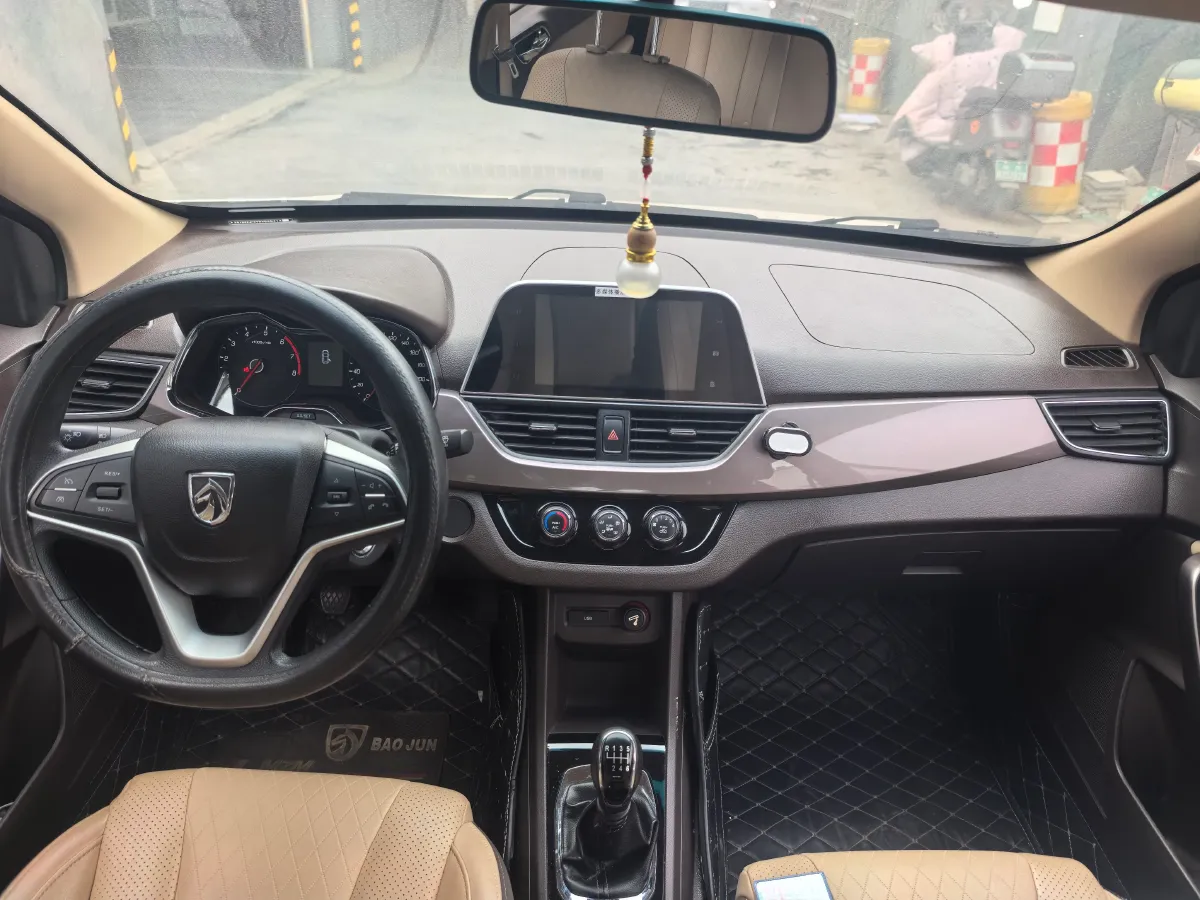 2017 BaoJun 310W 1.5L 112HP L4 6MT,autocango,china used car exporter,china ev exporter,chinese used car exporter,chinese used ev exporter