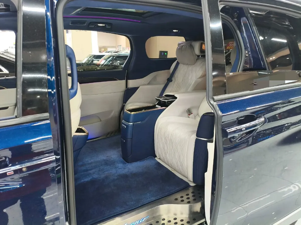 2022 Buick GL8 2.0T 237HP L4 9AT,autocango,china used car exporter,china ev exporter,chinese used car exporter,chinese used ev exporter