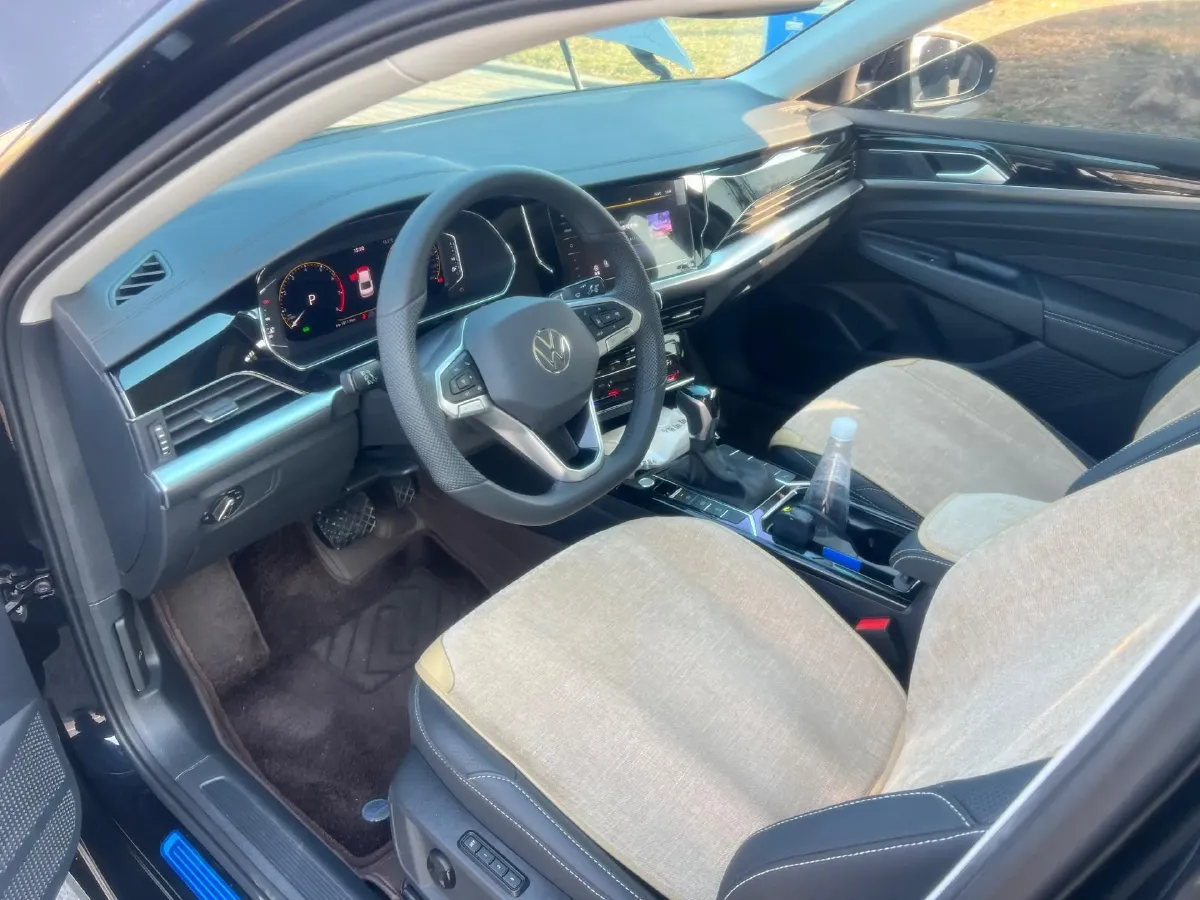 2025 Volkswagen Passat 2.0T 220HP L4 7DCT,autocango,china used car exporter,china ev exporter,chinese used car exporter,chinese used ev exporter