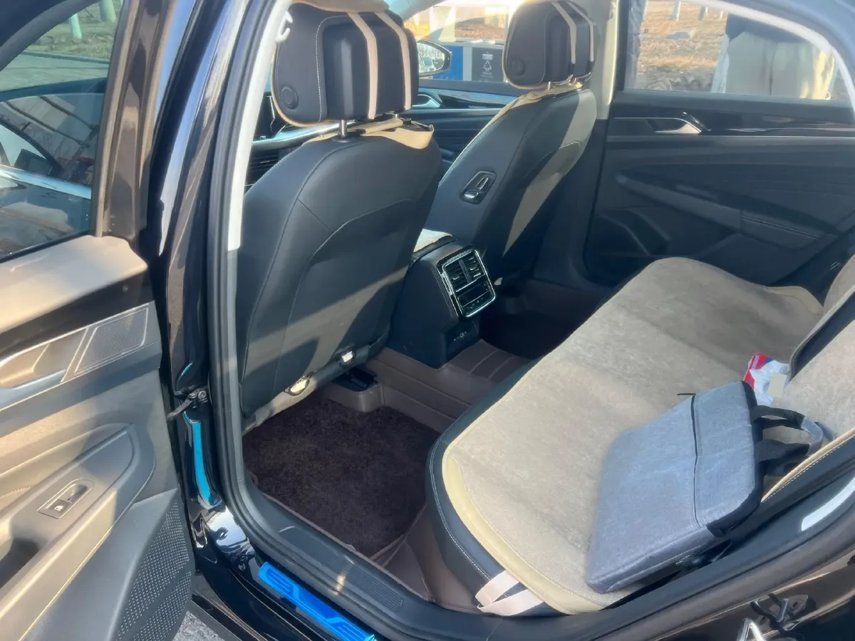 2025 Volkswagen Passat 2.0T 220HP L4 7DCT,autocango,china used car exporter,china ev exporter,chinese used car exporter,chinese used ev exporter