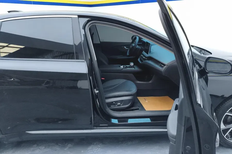 2023 HongQi E-QM5 BEV 54KWH,autocango,china used car exporter,china ev exporter,chinese used car exporter,chinese used ev exporter