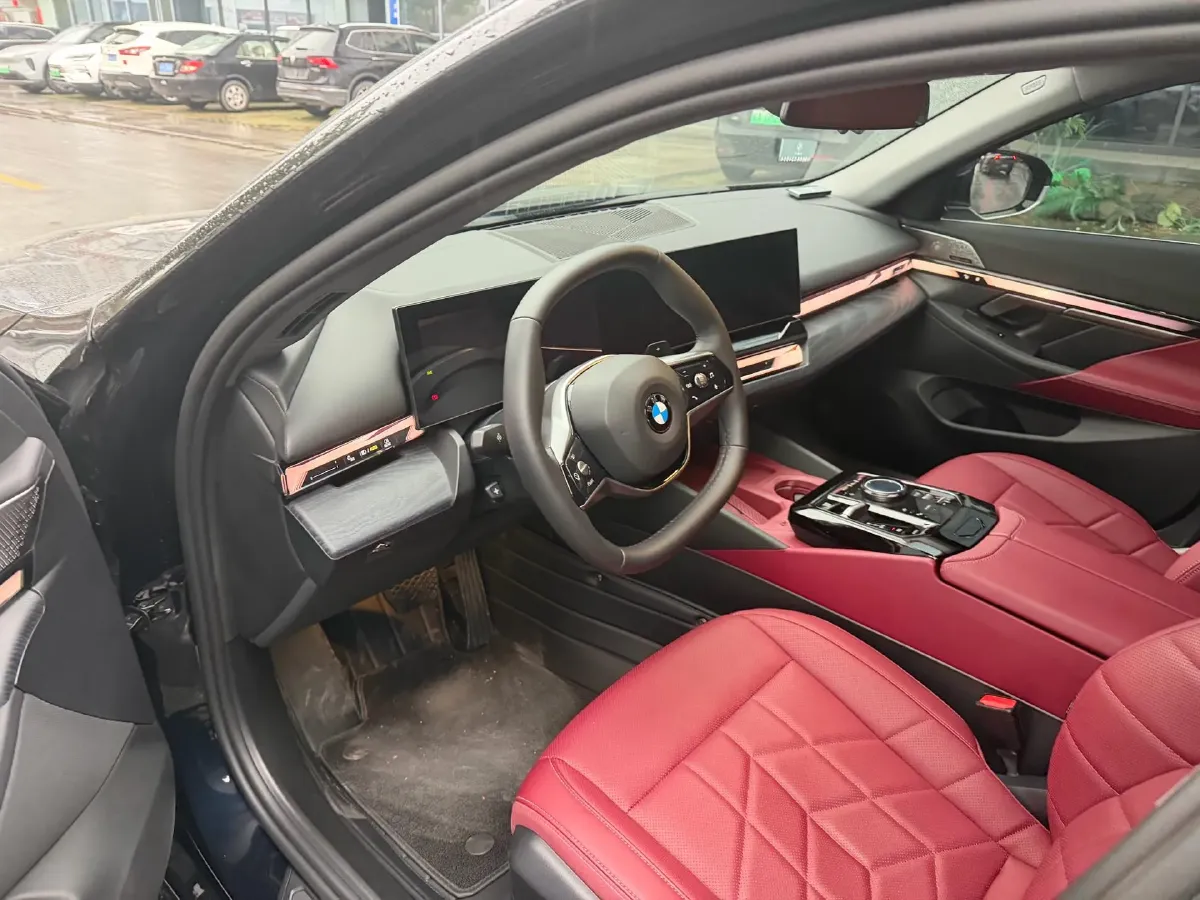 2024 BMW 5 Series 2.0T 258HP L4 8AT,autocango,china used car exporter,china ev exporter,chinese used car exporter,chinese used ev exporter