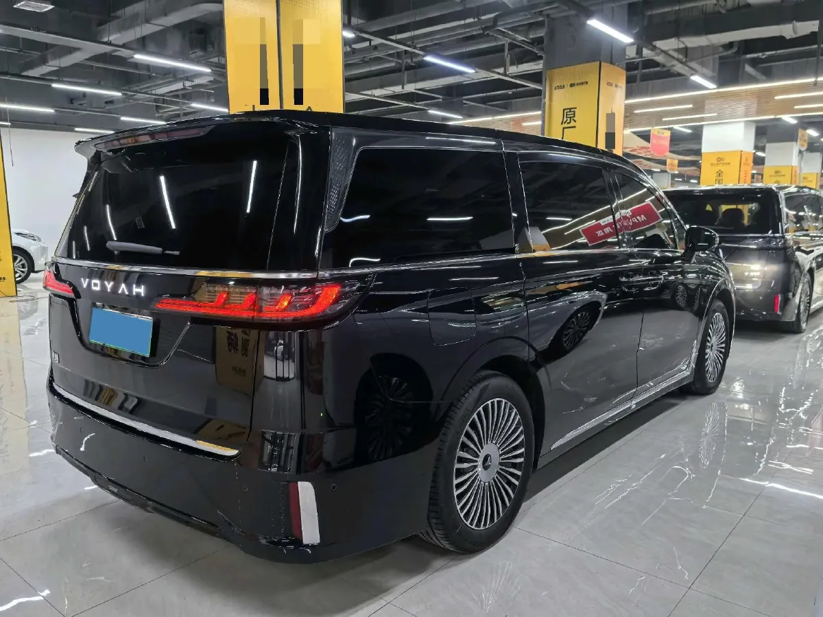 2025 Voyah Dream 1.5T 150HP L4 PHEV 41.7KWH,autocango,china used car exporter,china ev exporter,chinese used car exporter,chinese used ev exporter