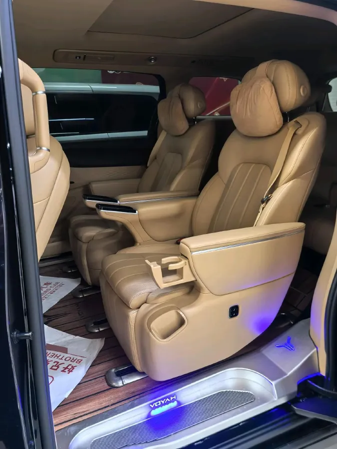 2025 Voyah Dream 1.5T 150HP L4 PHEV 41.7KWH,autocango,china used car exporter,china ev exporter,chinese used car exporter,chinese used ev exporter