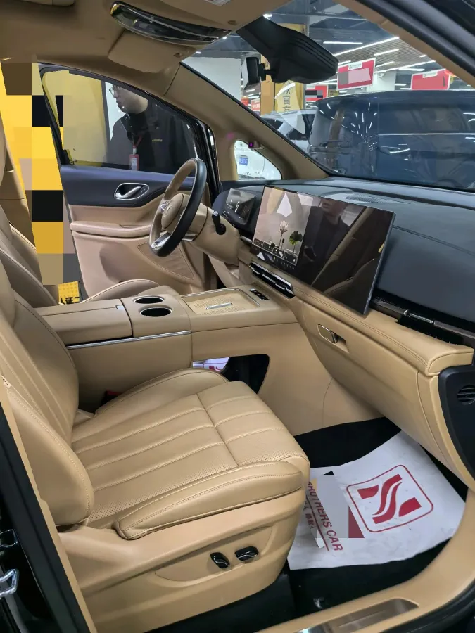 2025 Voyah Dream 1.5T 150HP L4 PHEV 41.7KWH,autocango,china used car exporter,china ev exporter,chinese used car exporter,chinese used ev exporter