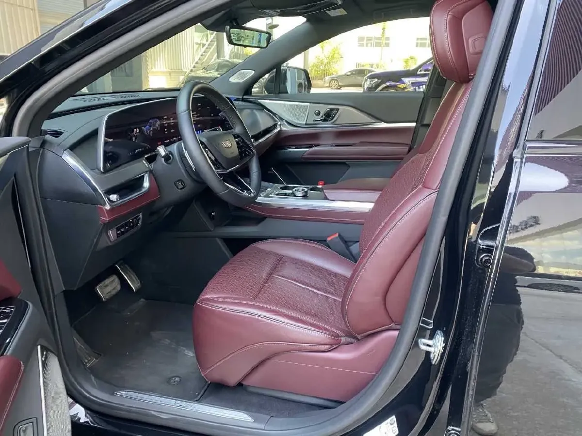 2025 Cadillac XT5 2.0T 237HP L4 9AT,autocango,china used car exporter,china ev exporter,chinese used car exporter,chinese used ev exporter